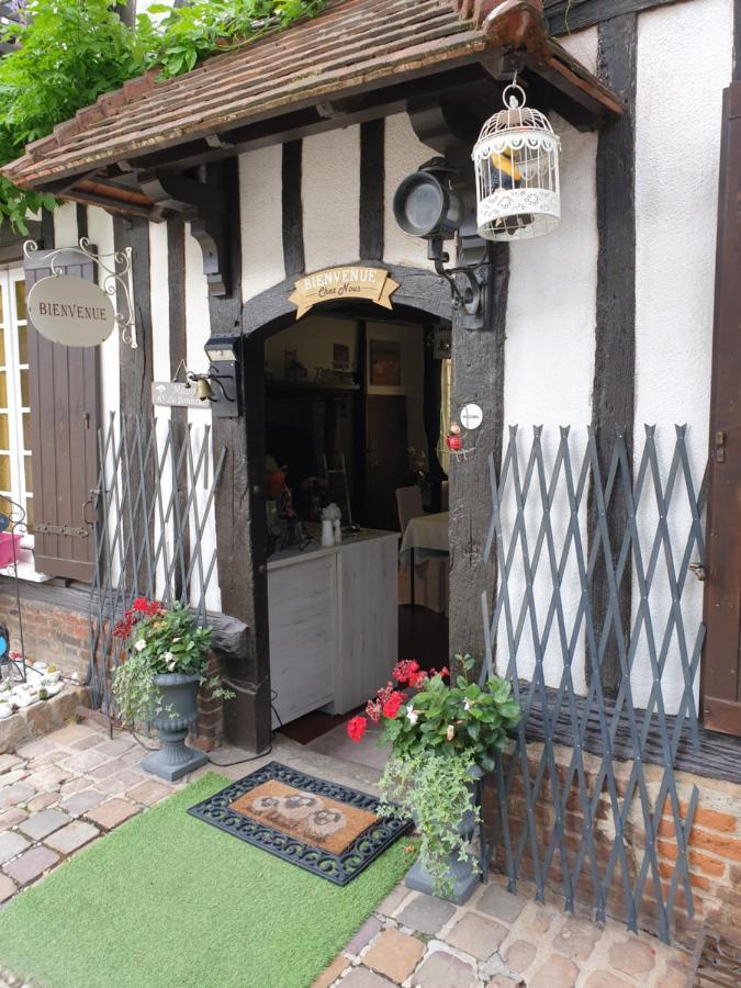 Le Mouton Gras Hotel Aumale ภายนอก รูปภาพ